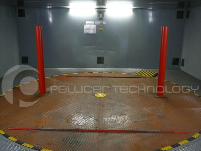 Revolving platforms for lift cabin